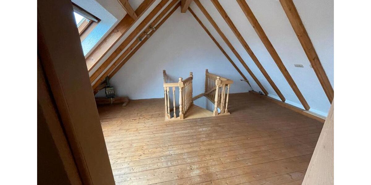 Dachgeschoßwohnung Blieskastel - 4.5 Zimmer, 120 m&sup2;, 800&euro; | Angebot:26665692