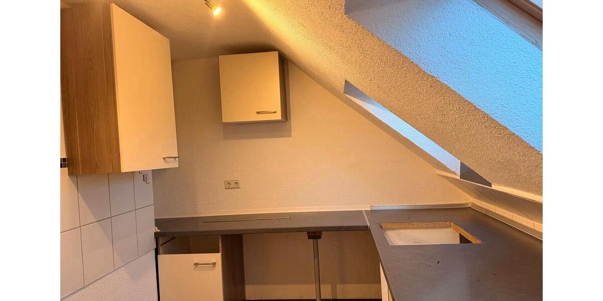 Dachgeschoßwohnung Saarbrücken Malstatt - 3 Zimmer, 100 m&sup2;, 750&euro; | Angebot:24842811