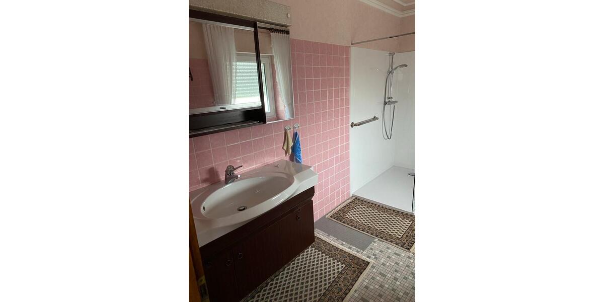 Etagenwohnung Heusweiler - 4 Zimmer, 160 m&sup2;, 1.200&euro; | Angebot:26049460