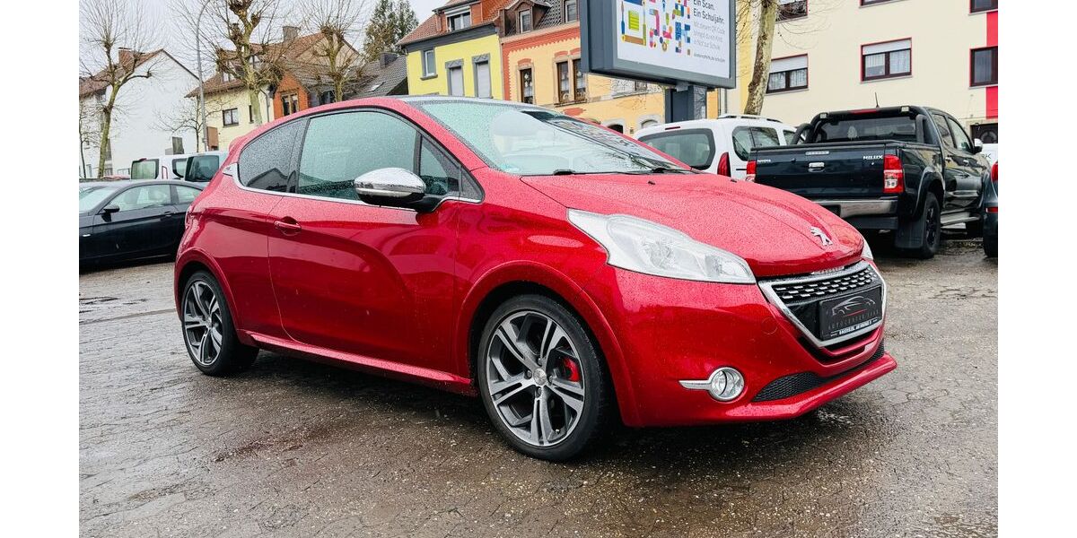 Peugeot 208 102.000 km 7.900 &euro; Saarbrücken 66115