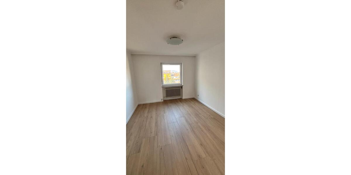 Etagenwohnung Schwalbach - 3 Zimmer, 96 m&sup2;, 860&euro; | Angebot:25883544