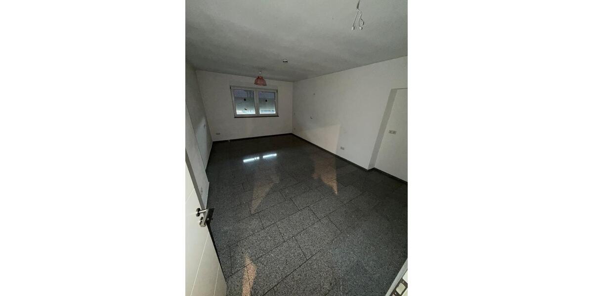 Erdgeschoßwohnung Schmelz - 3 Zimmer, 105 m&sup2;, 800&euro; | Angebot:25107141