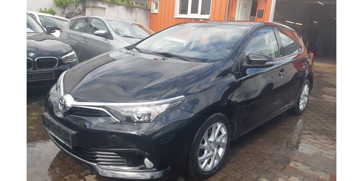 Toyota Auris 118.000 km 8.990 &euro; Saarlouis 66740
