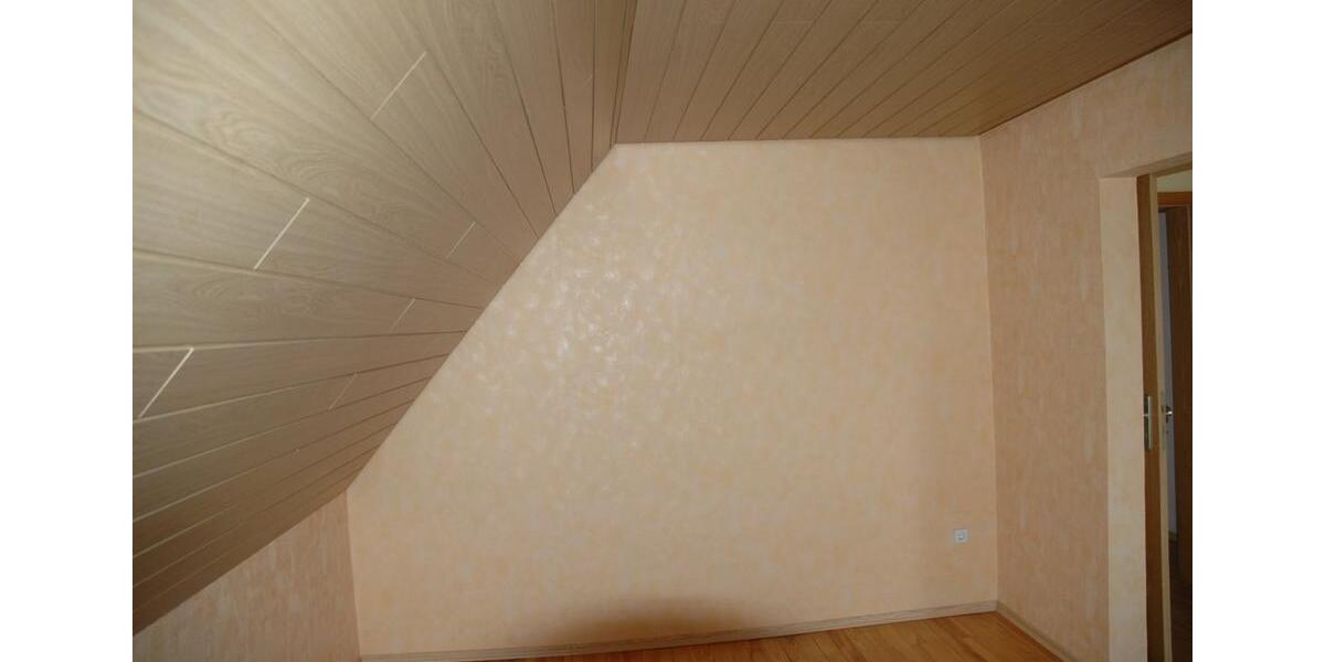 Dachgeschoßwohnung Merchweiler - 2 Zimmer, 37 m&sup2;, 310&euro; | Angebot:25149526