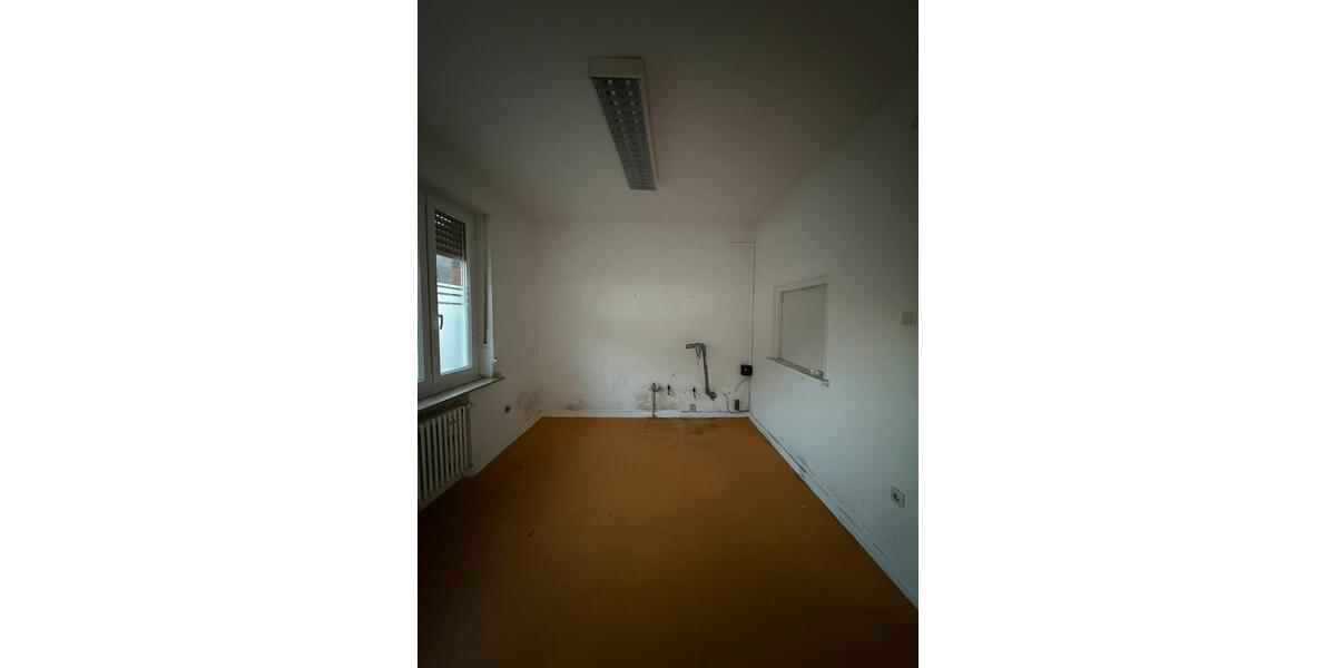 Etagenwohnung Saarbrücken Neue Bremm - 4 Zimmer, 160 m&sup2;, 2.500&euro; | Angebot:26024084