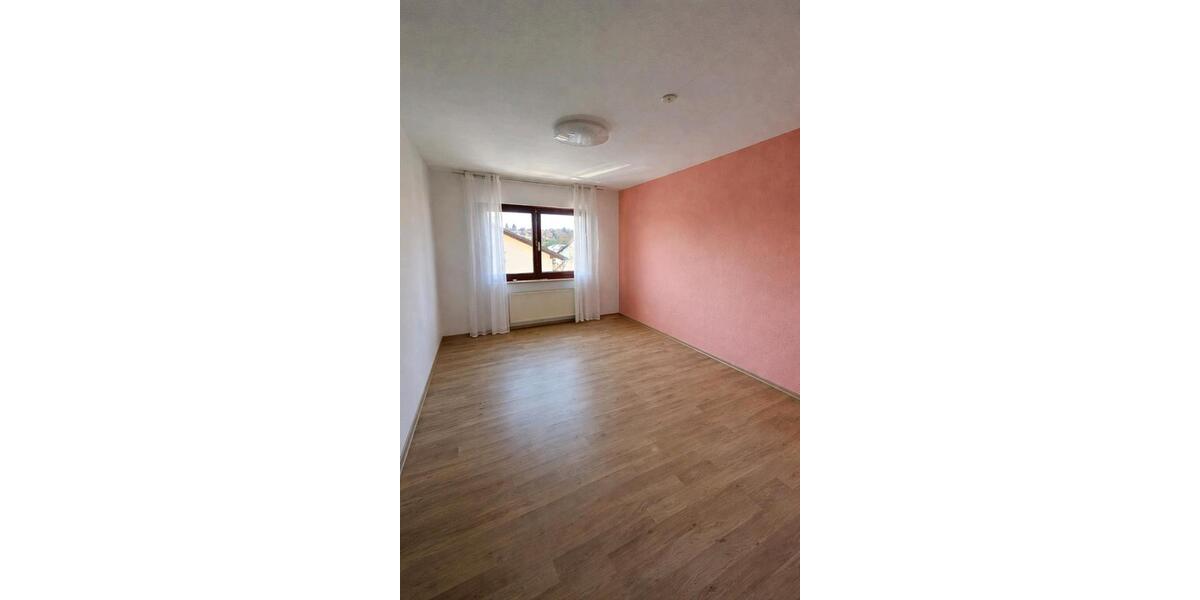 Etagenwohnung Merchweiler - 4 Zimmer, 105 m&sup2;, 990&euro; | Angebot:25883537