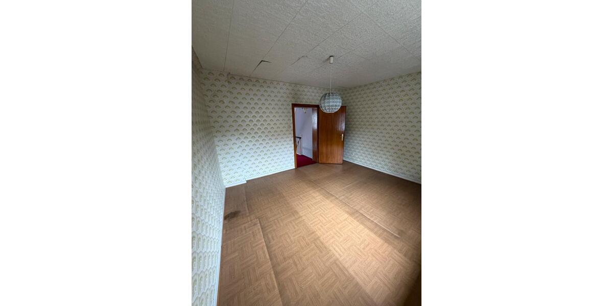 Einfamilienhaus Wadgassen - 5 Zimmer, 150 m&sup2;, 74.000&euro; | Angebot:25988431