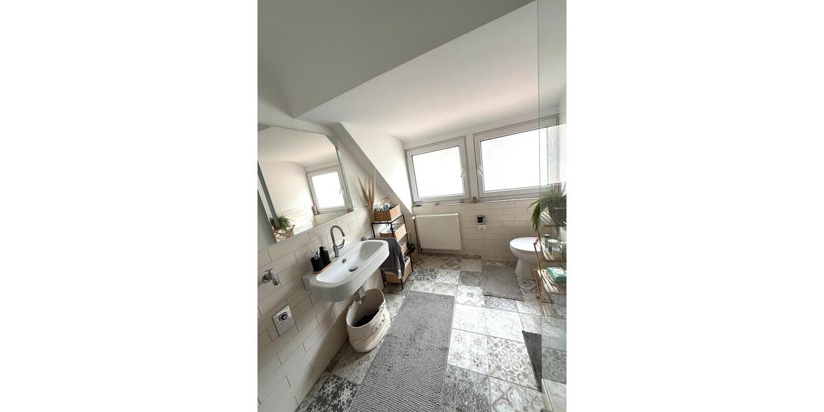 Dachgeschoßwohnung Homburg - 2.5 Zimmer, 68 m&sup2;, 650&euro; | Angebot:25480219