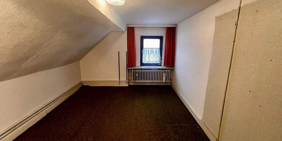 Einfamilienhaus Illingen - 7 Zimmer, 105 m&sup2;, 155.000&euro; | Angebot:25801738
