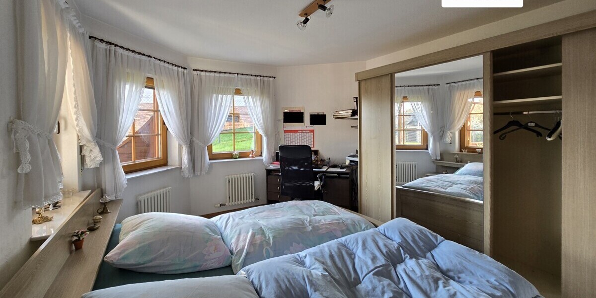 Attraktives Einfamilienhaus mit möglicher Einliegerwohnung - Reihenendhaus Tholey | Angebot:27370300
