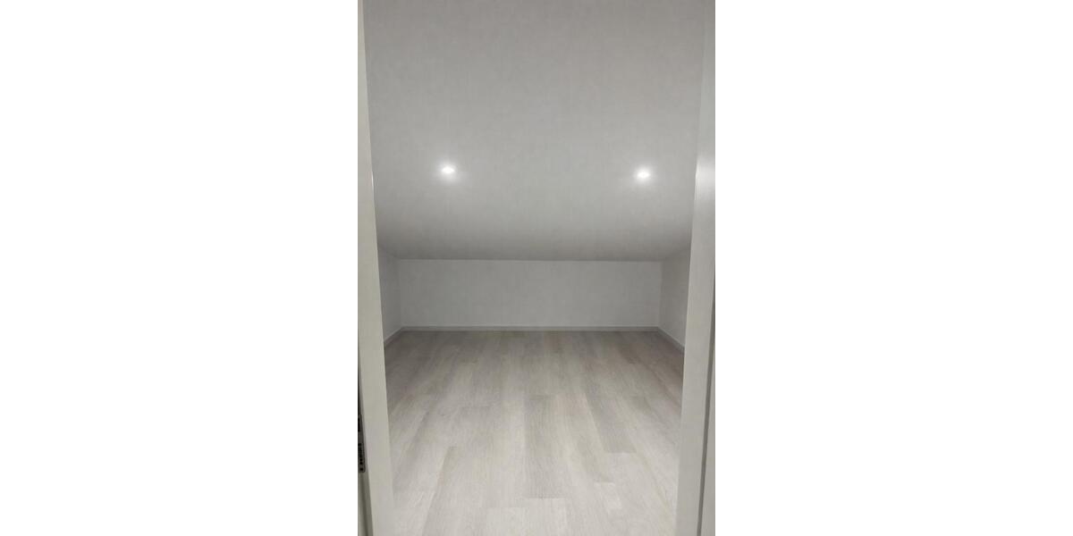 Dachgeschoßwohnung Saarlouis - 2 Zimmer, 85 m&sup2;, 920&euro; | Angebot:25342375