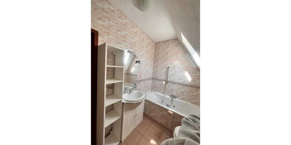 Dachgeschoßwohnung Saarbrücken - 5 Zimmer, 125 m&sup2;, 1.080&euro; | Angebot:25298112