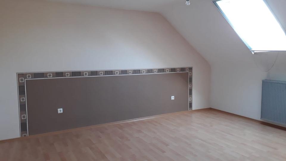 Dachgeschoßwohnung Schwalbach - 1 Zimmer, 110 m&sup2;, 750&euro; | Angebot:25917917