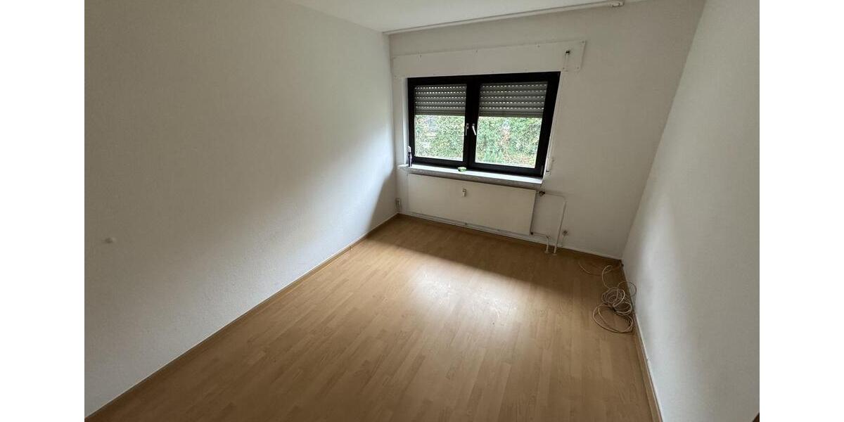 Etagenwohnung Saarbrücken Neue Bremm - 4 Zimmer, 91 m&sup2;, 830&euro; | Angebot:23408608