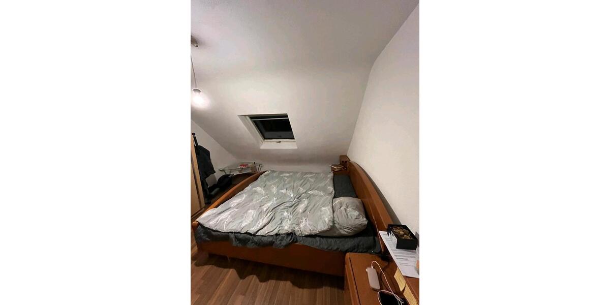 Dachgeschoßwohnung Homburg - 4 Zimmer, 100 m&sup2;, 1.300&euro; | Angebot:25361033