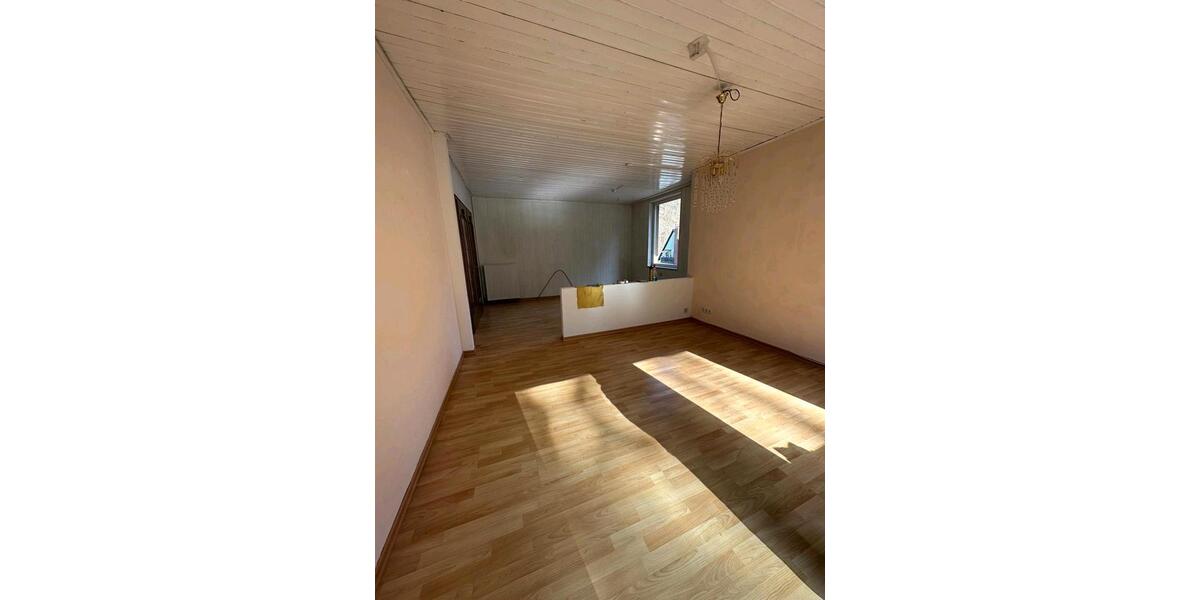 Etagenwohnung Saarbrücken Eschberg - 3 Zimmer, 100 m&sup2;, 750&euro; | Angebot:25366214