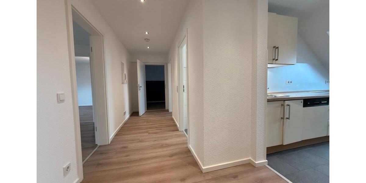 Dachgeschoßwohnung Saarbrücken West - 3 Zimmer, 80 m&sup2;, 950&euro; | Angebot:25875519