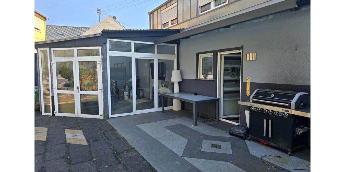 Etagenwohnung Saarbrücken Brebach-Fechingen - 8 Zimmer, 285 m&sup2;, 375.000&euro; | Angebot:26050619