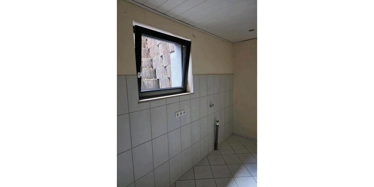 Erdgeschoßwohnung Neunkirchen - 4 Zimmer, 153 m&sup2;, 900&euro; | Angebot:25379472