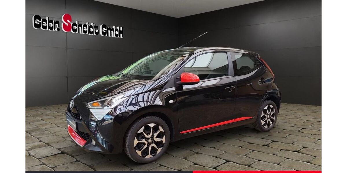 Toyota Aygo (X) 84.564 km 9.880 &euro; Schiffweiler 66578