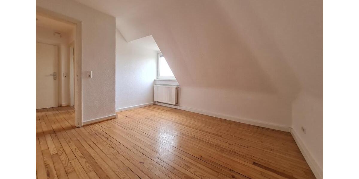 Dachgeschoßwohnung Saarbrücken West - 4 Zimmer, 100 m&sup2;, 850&euro; | Angebot:25378186