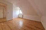 Dachgeschoßwohnung Saarbrücken West - 4 Zimmer, 100 m&sup2;, 850&euro; | Angebot:25378186