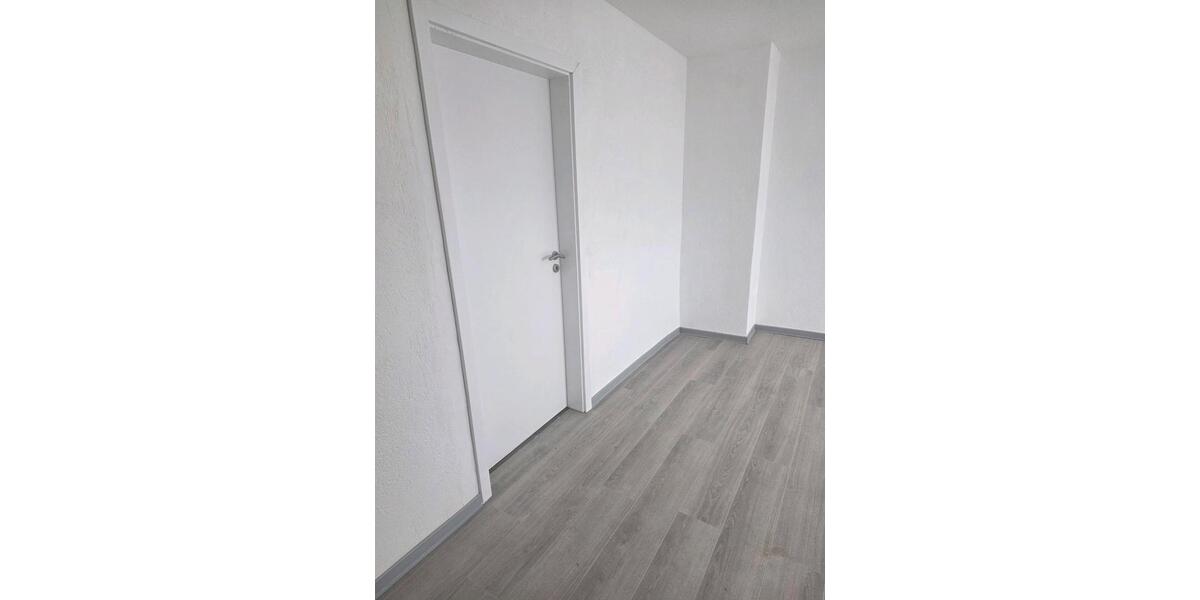 Dachgeschoßwohnung Saarbrücken West - 4 Zimmer, 105 m&sup2;, 700&euro; | Angebot:26681399