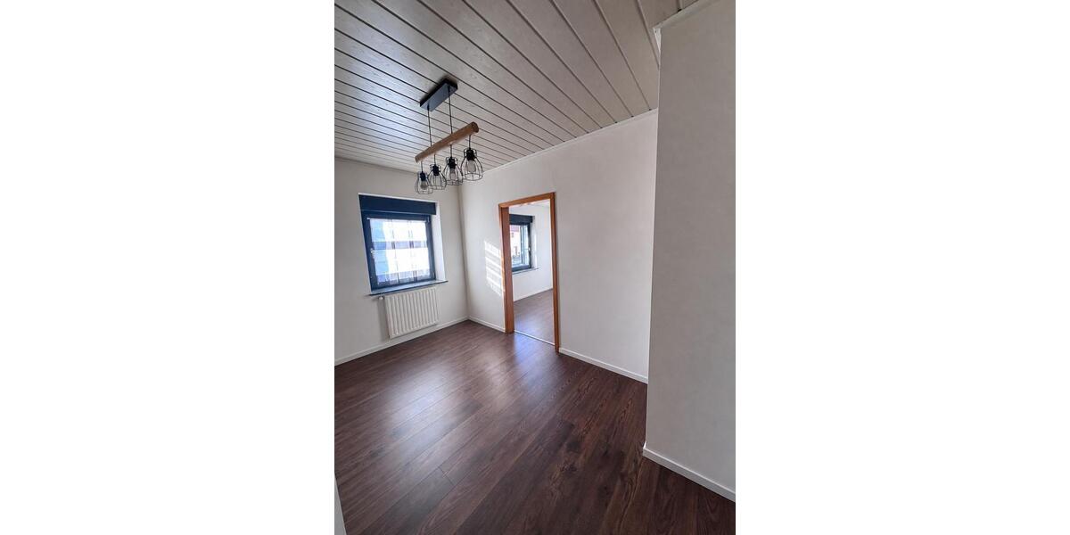 Reihenhaus Eppelborn - 8 Zimmer, 145 m&sup2;, 1.100&euro; | Angebot:26612377