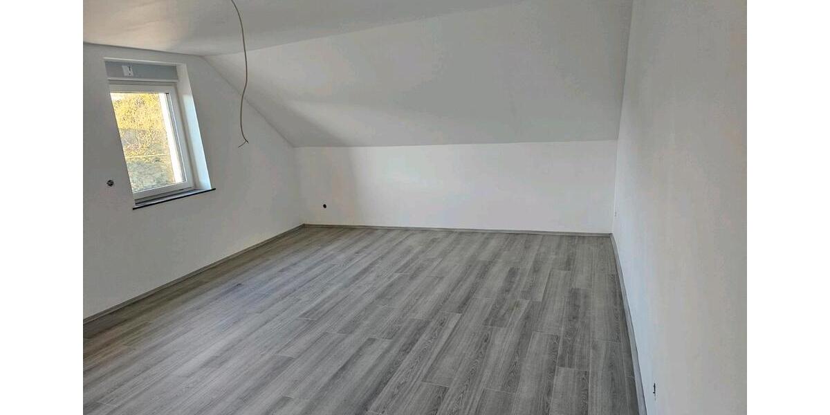 Etagenwohnung Neunkirchen - 5 Zimmer, 120 m&sup2;, 950&euro; | Angebot:25539818