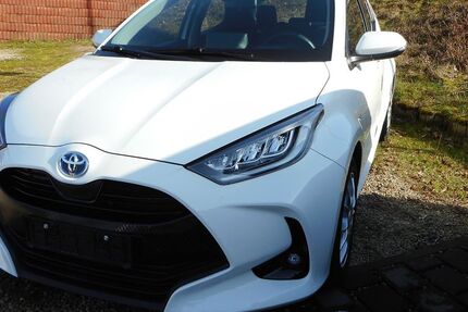 Toyota Yaris 23.423 km 18.850 &euro; Saarbrücken 66130