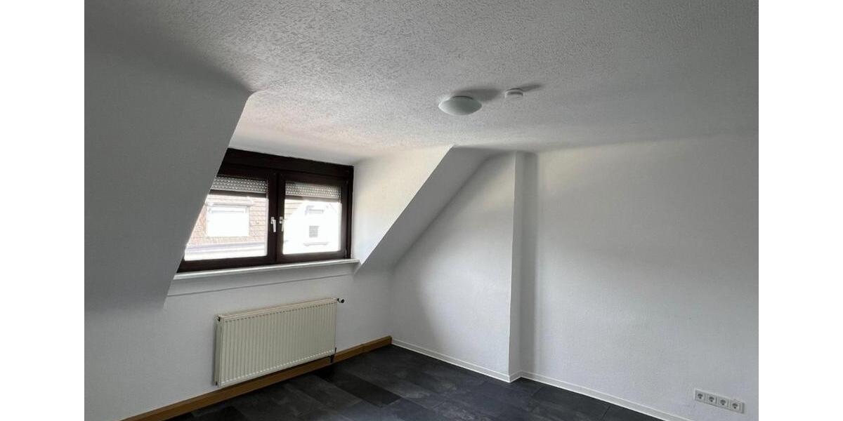 Dachgeschoßwohnung Spiesen-Elversberg Elversberg - 4 Zimmer, 100 m&sup2;, 900&euro; | Angebot:25539823