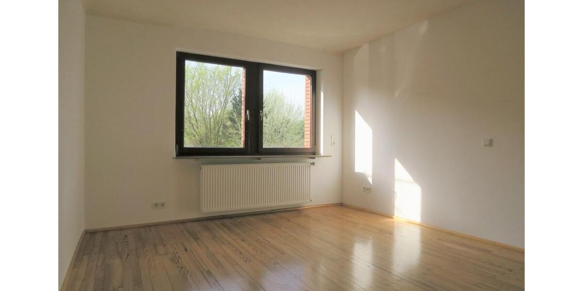 Erdgeschoßwohnung Schwalbach - 3 Zimmer, 113 m&sup2;, 900&euro; | Angebot:25932875