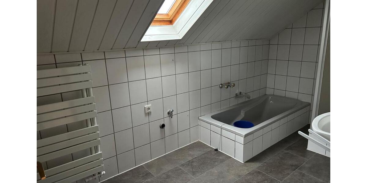 Dachgeschoßwohnung Saarbrücken West - 2 Zimmer, 50 m&sup2;, 450&euro; | Angebot:25719132