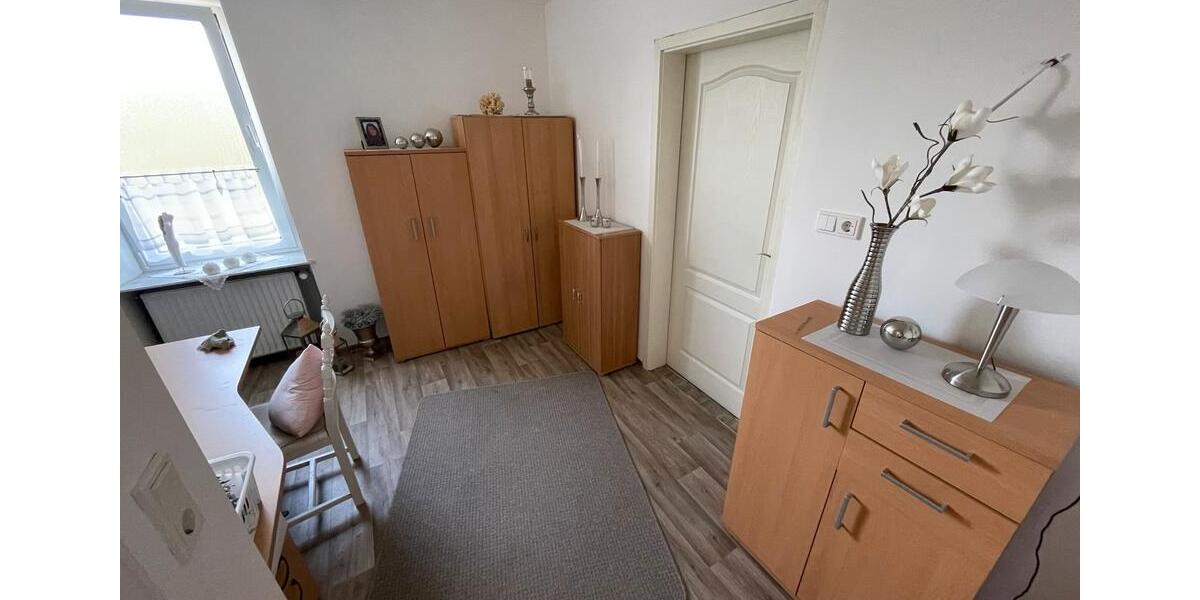 Reihenhaus Neunkirchen Heinitz - 8 Zimmer, 250 m&sup2;, 375.000&euro; | Angebot:23120743