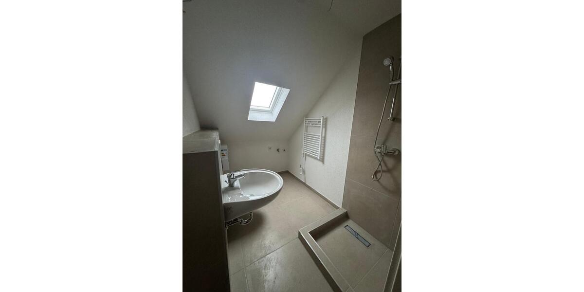 Dachgeschoßwohnung Schiffweiler - 2 Zimmer, 32 m&sup2;, 520&euro; | Angebot:25960876