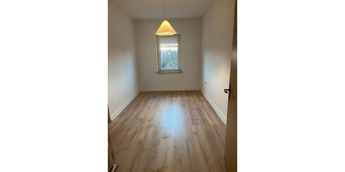 Etagenwohnung Saarbrücken Eschberg - 3 Zimmer, 75 m&sup2;, 680&euro; | Angebot:25614160