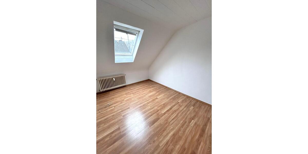 Dachgeschoßwohnung Saarbrücken Dudweiler - 3 Zimmer, 65 m&sup2;, 700&euro; | Angebot:25936035