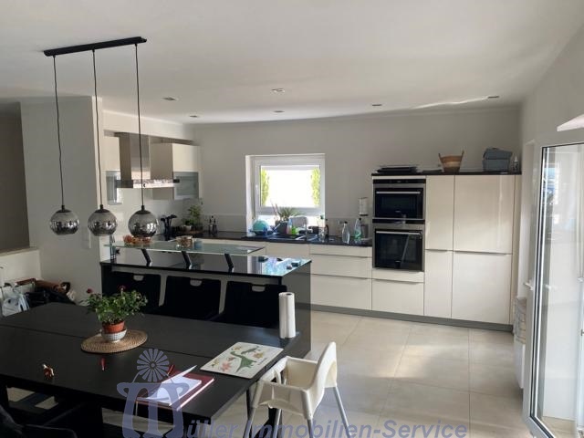 Modernes lichtdurchflutetes Einfamilienhaus in herrlicher Stadtrandlage von Homburg - Einfamilienhaus Homburg | Angebot:18108748