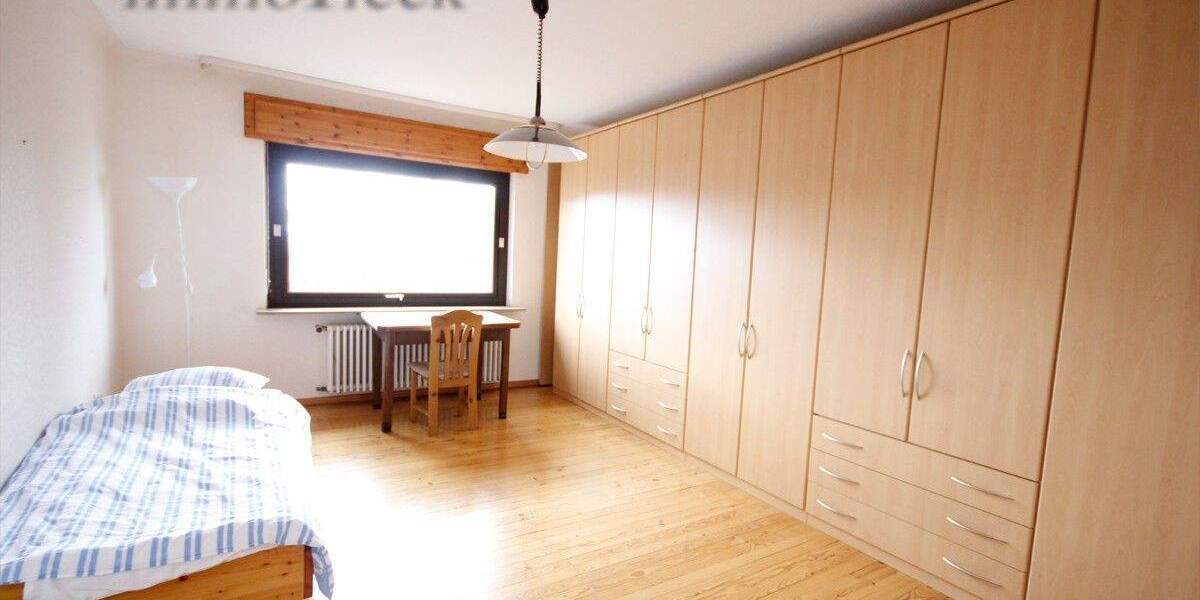 Doppelhaushälfte Bexbach - 9 Zimmer, 213 m&sup2;, 379.000&euro; | Angebot:25664164