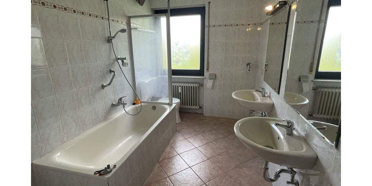 Etagenwohnung Saarbrücken Schafbrücke - 4 Zimmer, 95 m&sup2;, 263.000&euro; | Angebot:25905876