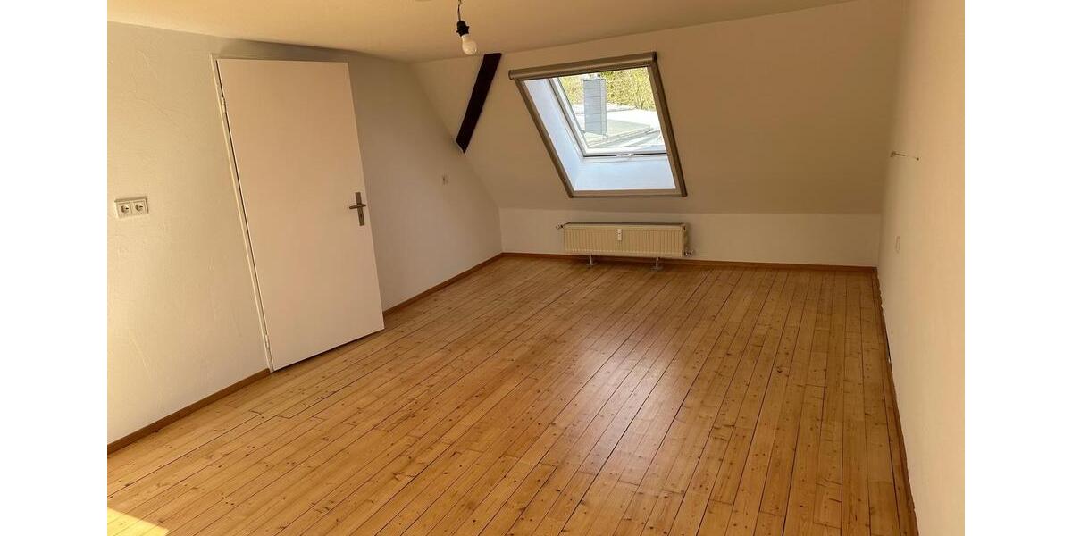 Dachgeschoßwohnung Saarbrücken Ensheim - 2 Zimmer, 130 m&sup2;, 1.000&euro; | Angebot:26162666