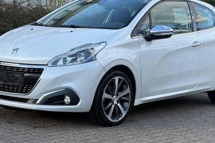 Peugeot 208 128.000 km 7.600 &euro; Saarbrücken 66115