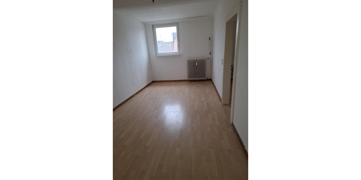 Dachgeschoßwohnung Bous - 3 Zimmer, 90 m&sup2;, 600&euro; | Angebot:26677032