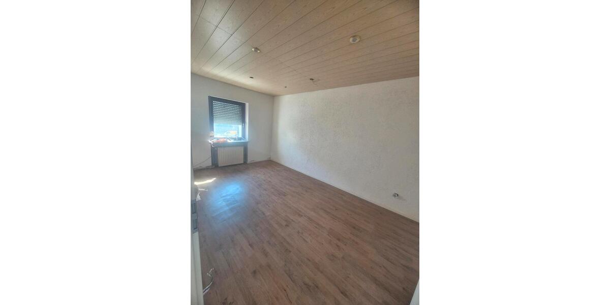 Etagenwohnung Völklingen - 3 Zimmer, 90 m&sup2;, 750&euro; | Angebot:25857856