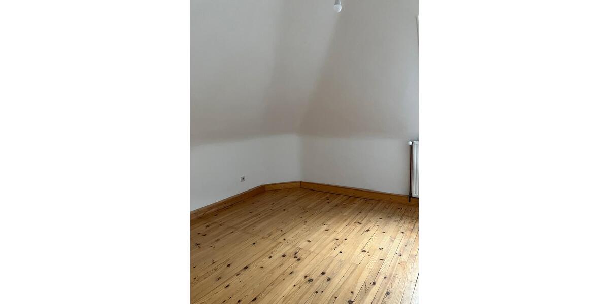 Dachgeschoßwohnung Saarbrücken Malstatt - 3 Zimmer, 61 m&sup2;, 590&euro; | Angebot:25171343