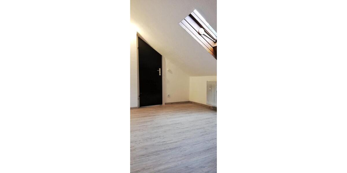 Dachgeschoßwohnung Saarbrücken - 3 Zimmer, 70 m&sup2;, 560&euro; | Angebot:25838102