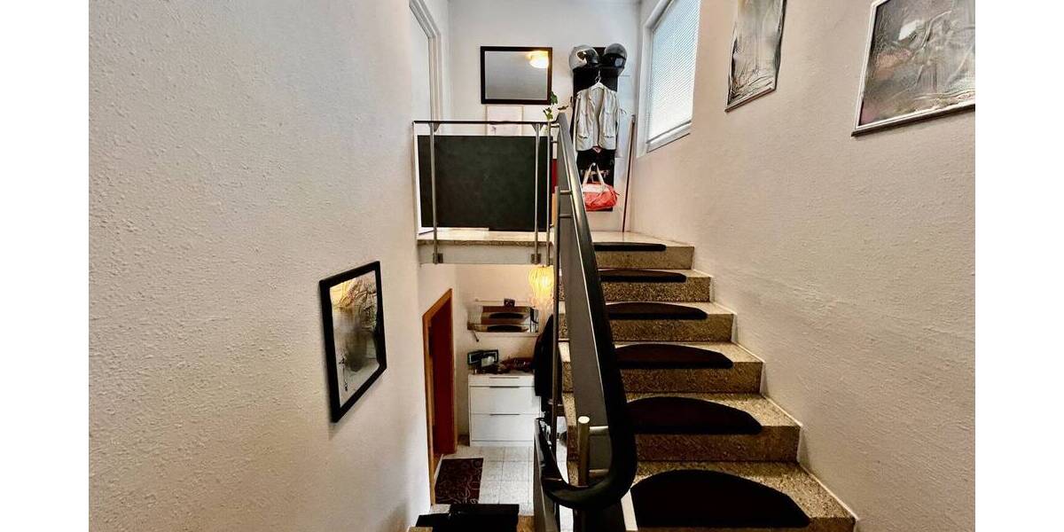 Doppelhaushälfte Riegelsberg - 8 Zimmer, 160 m&sup2;, 290.000&euro; | Angebot:25970432