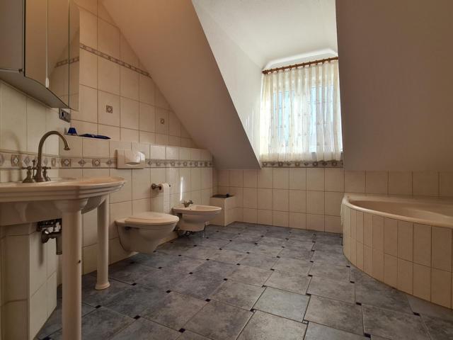 Exklusives neuwertiges Wohnhaus in schöner Stadtrandlage - Einfamilienhaus Homburg | Angebot:26882575