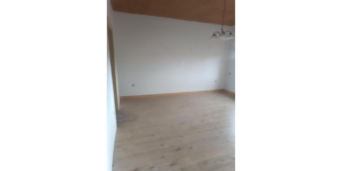 Etagenwohnung Neunkirchen - 4 Zimmer, 100 m&sup2;, 780&euro; | Angebot:25875523