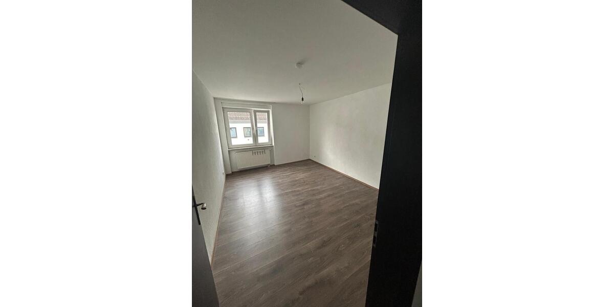 Etagenwohnung Neunkirchen - 3 Zimmer, 100 m&sup2;, 1.240&euro; | Angebot:25760216